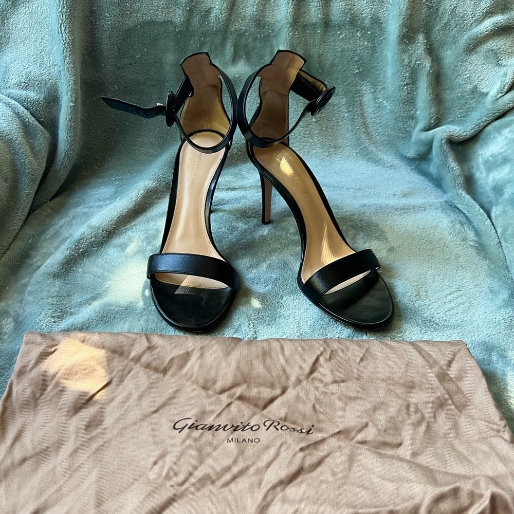 Gianvito Rossi Black Open Toe Heels size 37